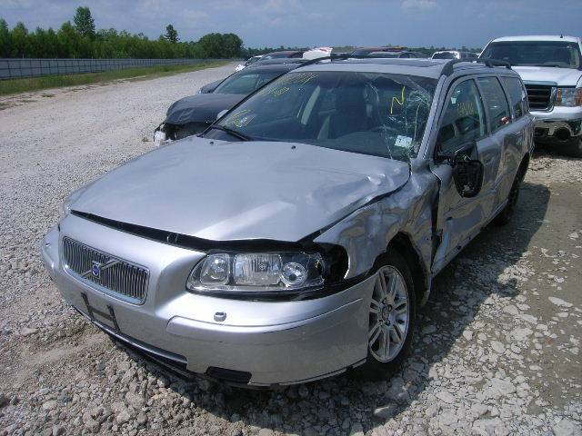 Volvo V70 2.5i Sedan 4D Wagon