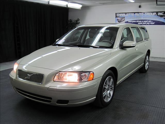 Volvo V70 Reg Cab 137 WB, 60.0 CA DR Wagon