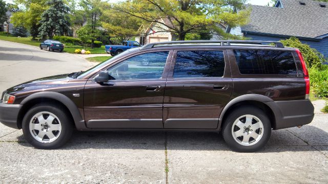 Volvo V70 XC 2001 photo 1