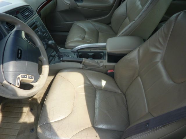 Volvo V70 XC 2001 photo 2