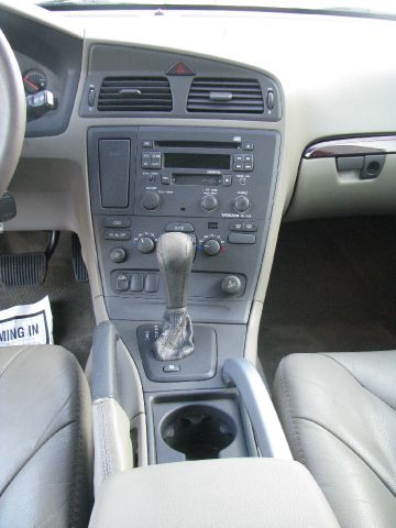 Volvo V70 XC 2001 photo 24