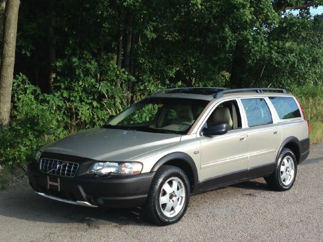 Volvo V70 XC 2001 photo 2