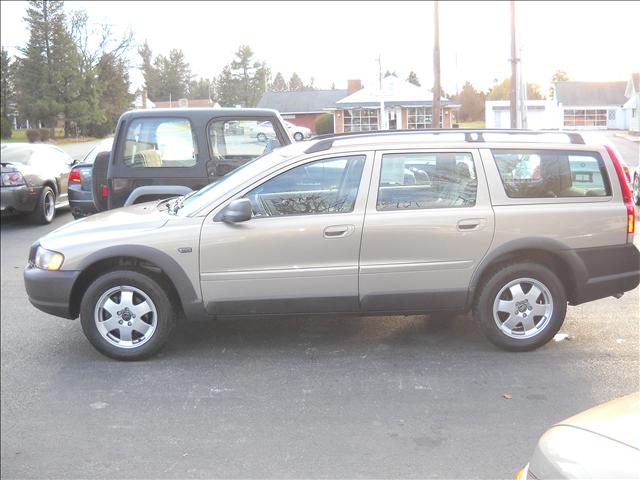 Volvo V70 XC Base Sport Utility