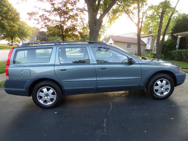 Volvo V70 XC 2002 photo 2