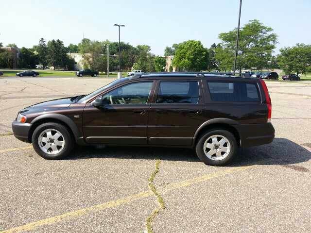 Volvo V70 XC Base SUV