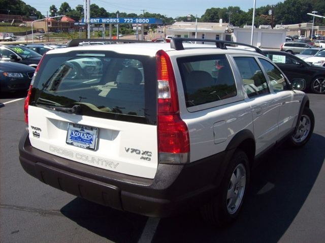 Volvo V70 XC Base Unspecified