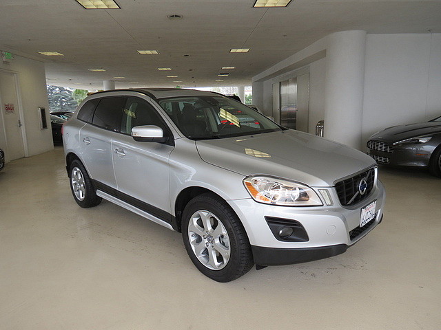 Volvo XC60 Base Unspecified