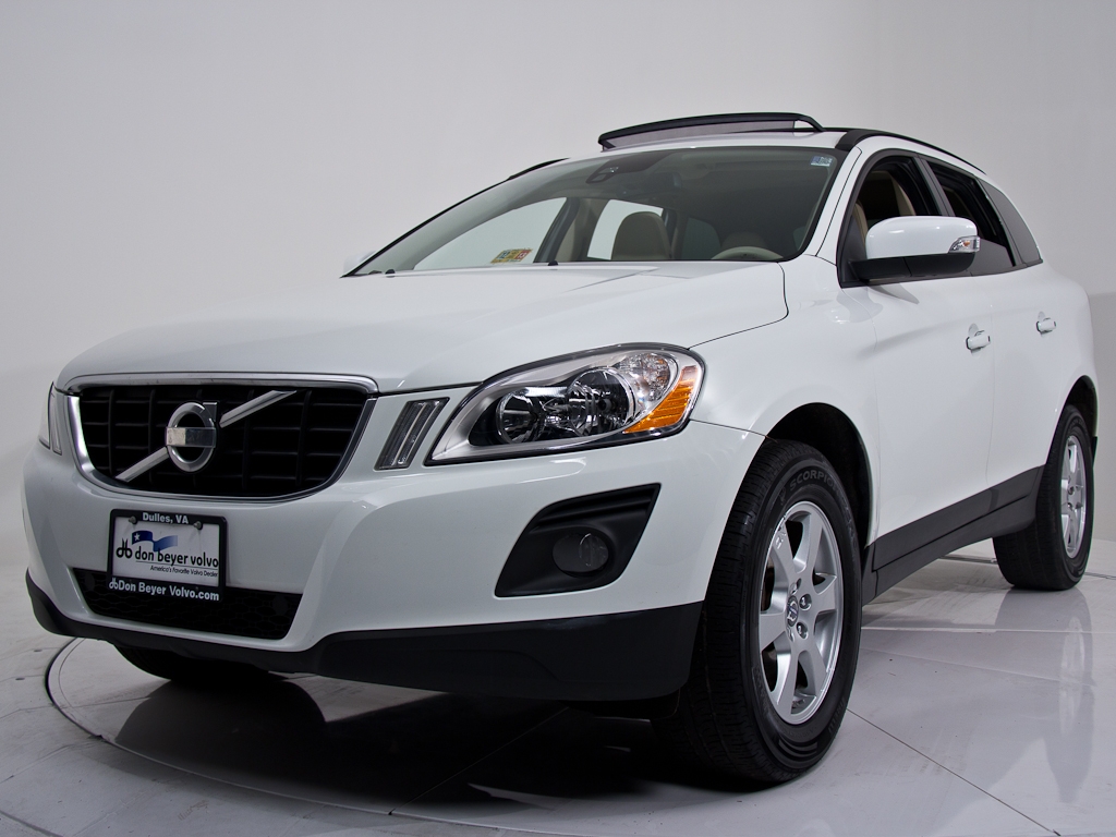 Volvo XC60 Base Unspecified