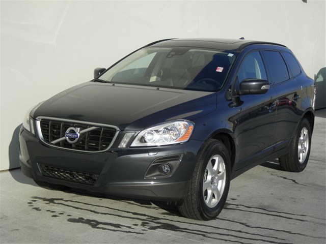 Volvo XC60 Base Unspecified