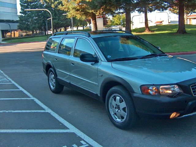 Volvo XC70 2004 photo 2