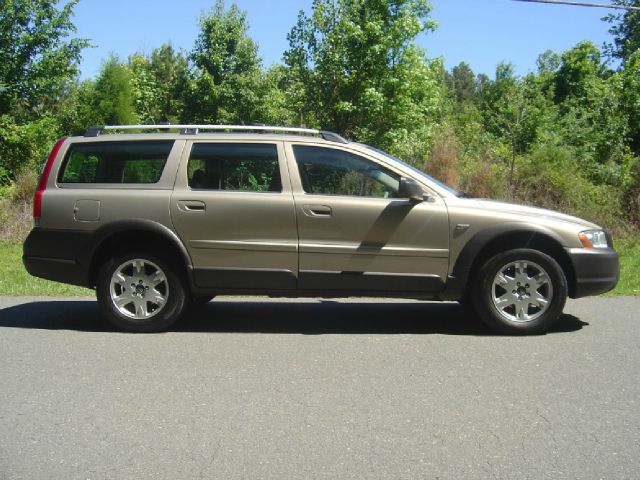 Volvo XC70 2005 photo 2