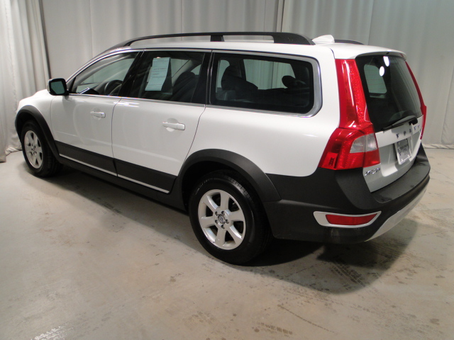 Volvo XC70 2010 photo 2