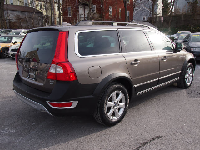 Volvo XC70 2010 photo 1