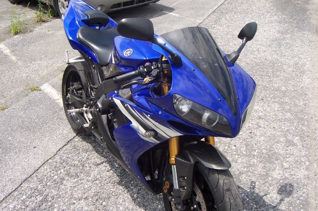 YAMAHA R1 2006 photo 1